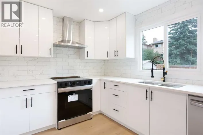 24 Hawkwood Crescent NW, Calgary