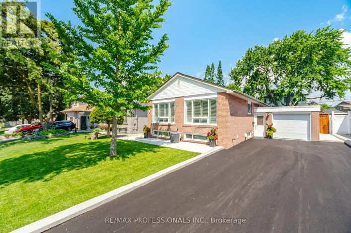24 MILLBURN DRIVE, Toronto