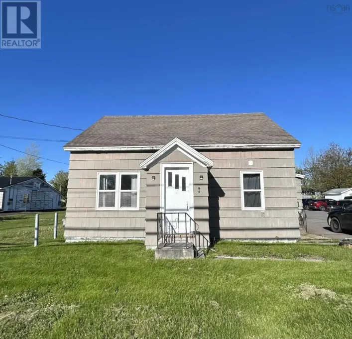 24 South Albion Street, Amherst