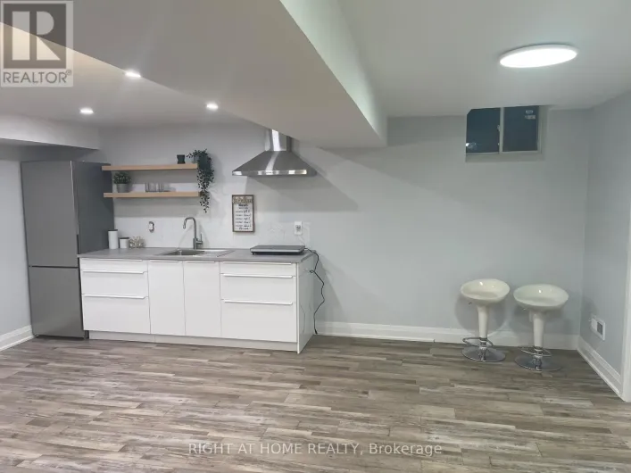 24 STONERIDGE COURT, Hamilton