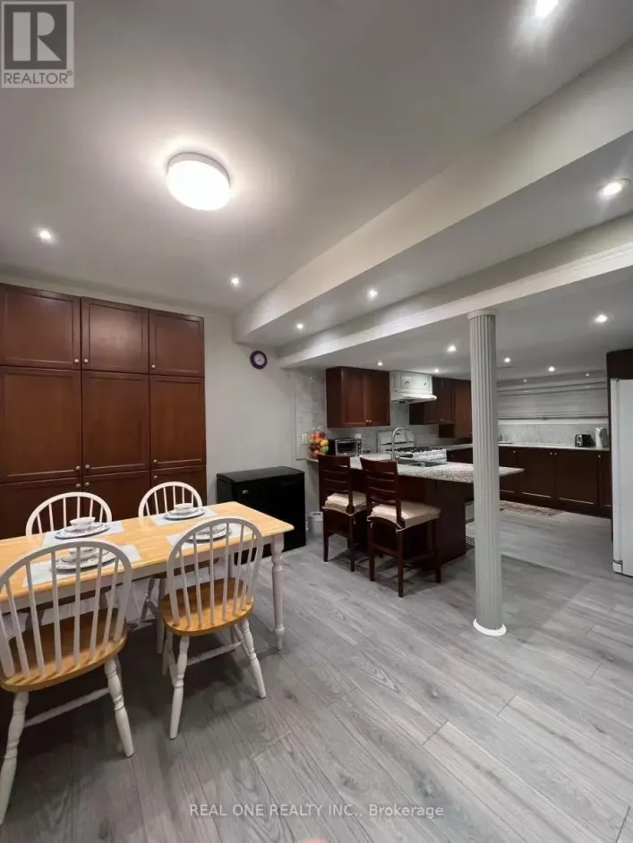 24 WENDELYN DRIVE, Richmond Hill