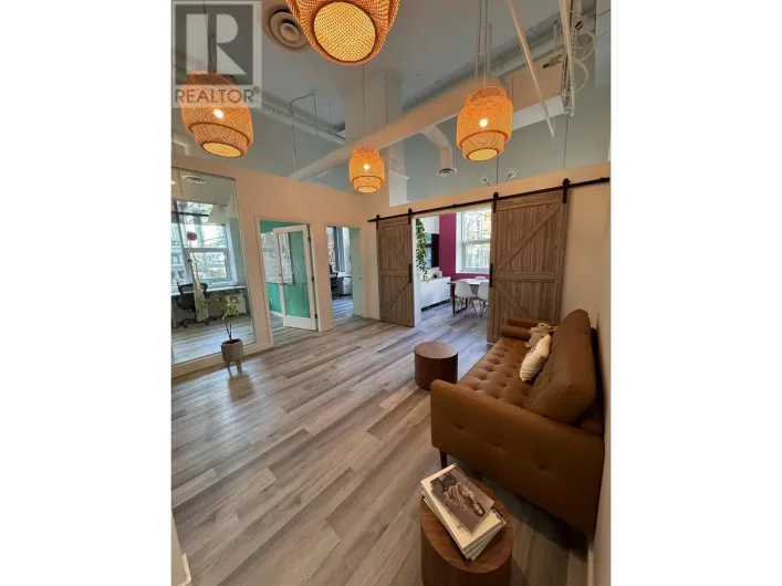 240 515 W PENDER STREET, Vancouver