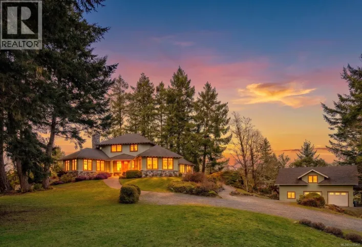 240 Viaduct Ave W, Saanich