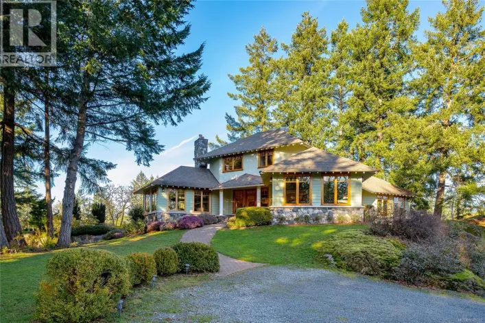240 Viaduct Ave W, Saanich