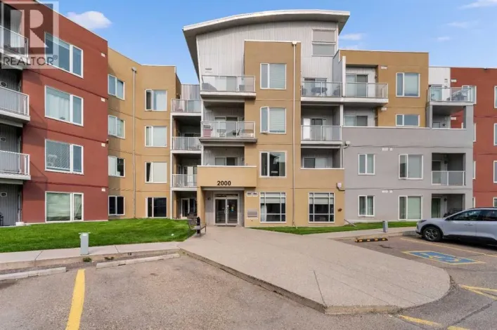2405, 604 East Lake Boulevard NE, Airdrie
