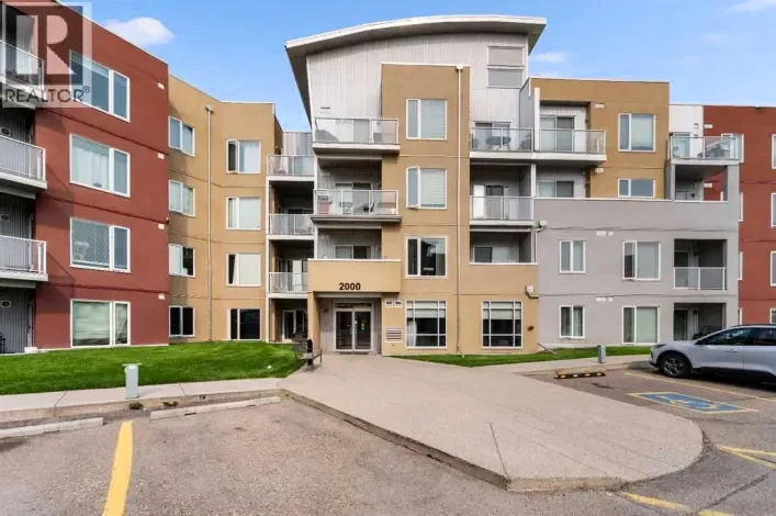 2405, 604 East Lake Boulevard NE, Airdrie