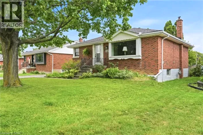 House for sale: 241 EAST 44TH Street, Hamilton