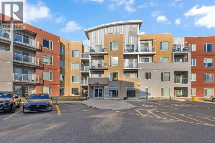 2416, 604 East Lake Boulevard, Airdrie