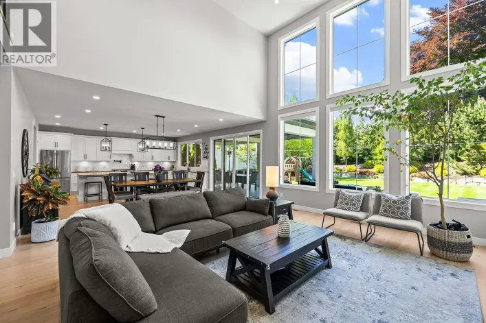 2418 Crestview Road, West Kelowna