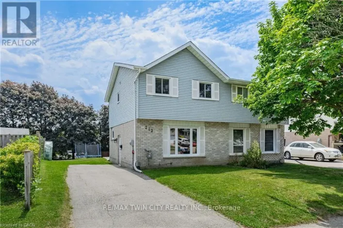 242 THE COUNTRY WAY, Kitchener