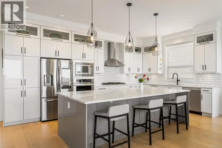 2423 Azurite Cres, Langford