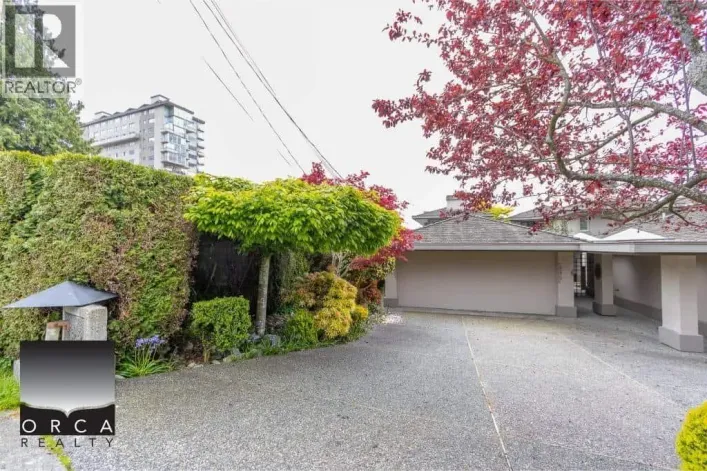 2424 BELLEVUE AVENUE, West Vancouver