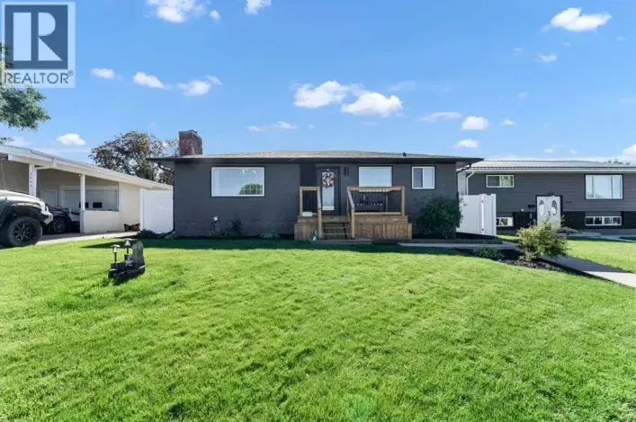 2427 24 Street SE, Medicine Hat