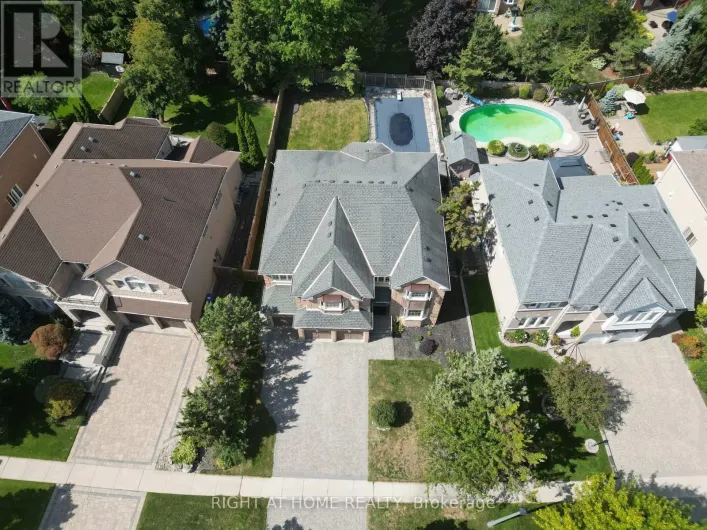 2427 ERIN CENTRE BOULEVARD, Mississauga