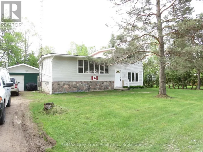 House for sale: 243 MCCULLOUGH LAKE DRIVE, Chatsworth