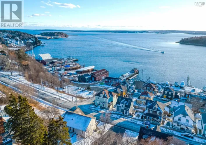 243 Pelham Street, Lunenburg