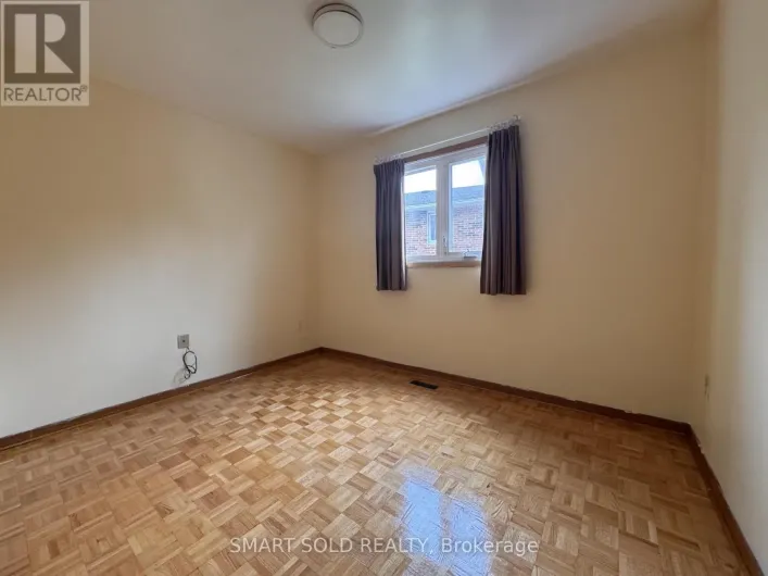 243 SHAWNEE CIRCLE, Toronto