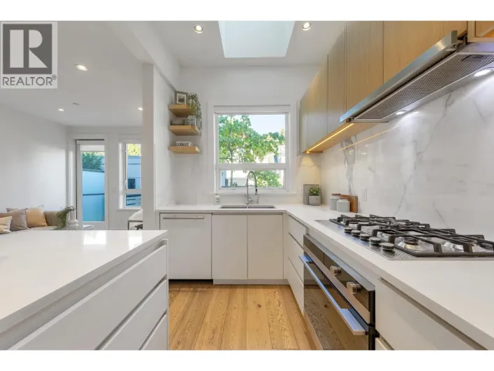 2431 W BROADWAY STREET, Vancouver