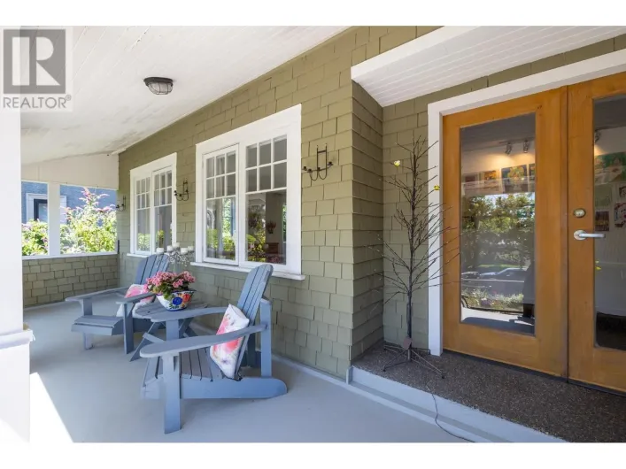 2433 MATHERS AVENUE, West Vancouver