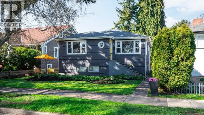 244 Linden Ave, Victoria