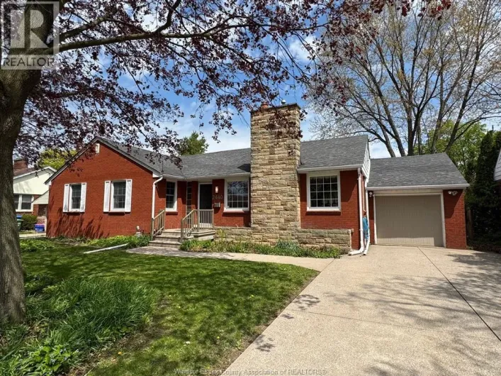 2440 BUCKINGHAM DRIVE, Windsor