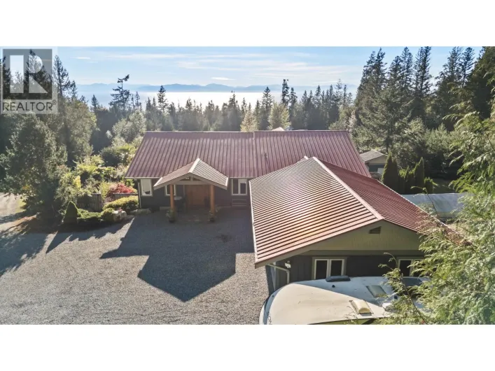 2440 SUNSHINE COAST HIGHWAY, Roberts Creek