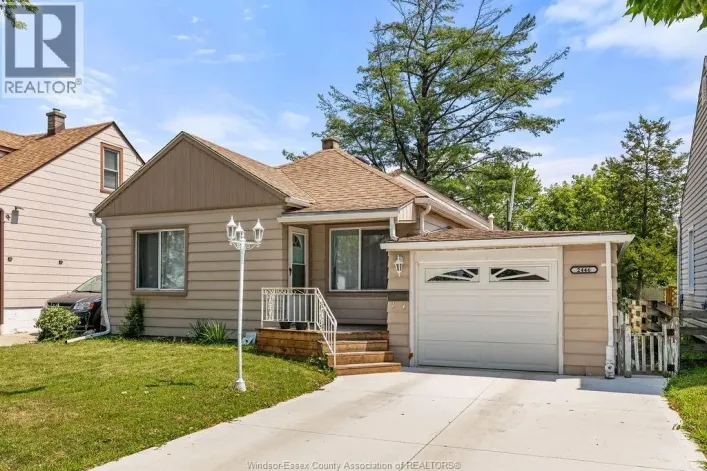 2446 Alexis, Windsor