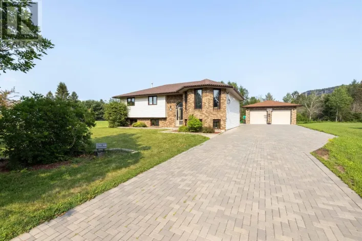 2446 CASPIAN STREET, Thunder Bay
