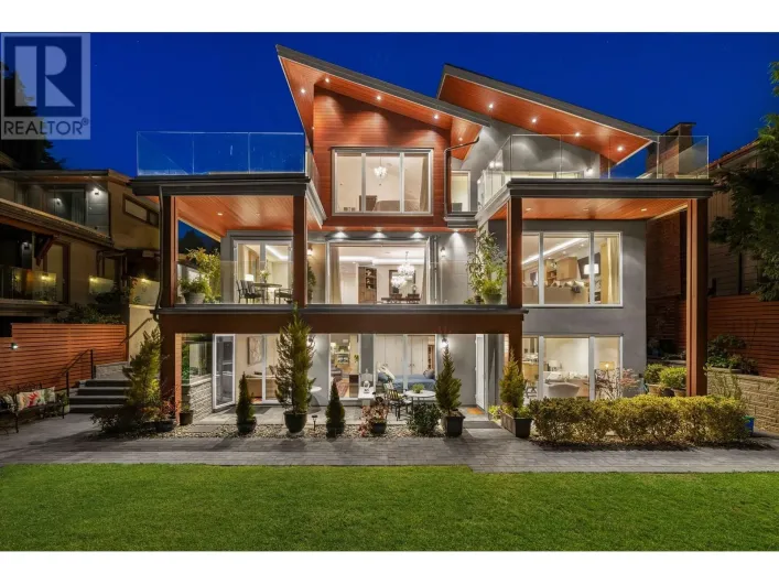 2449 KINGS AVENUE, West Vancouver