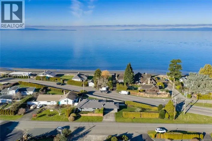 245 Elizabeth Ave, Qualicum Beach