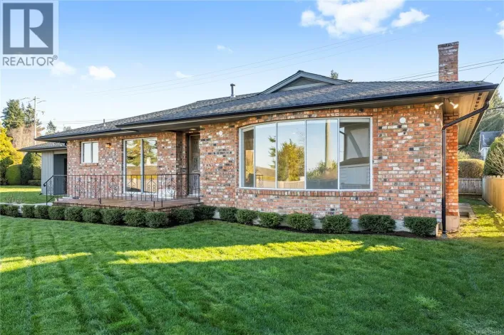 245 Elizabeth Ave, Qualicum Beach