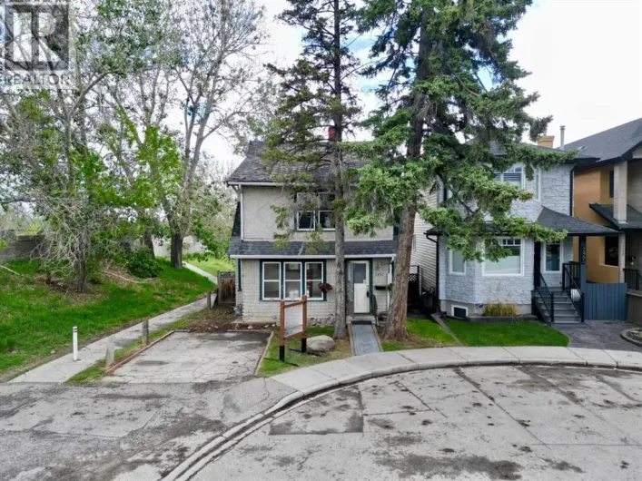 2452 28 Avenue SW, Calgary