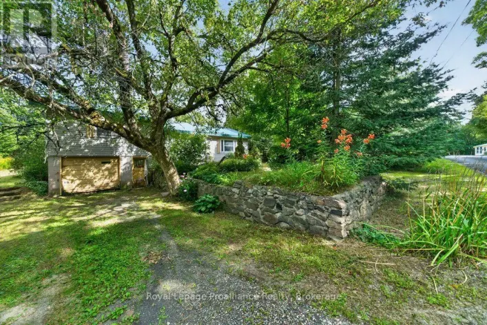 2452 HENDERSON ROAD, Frontenac