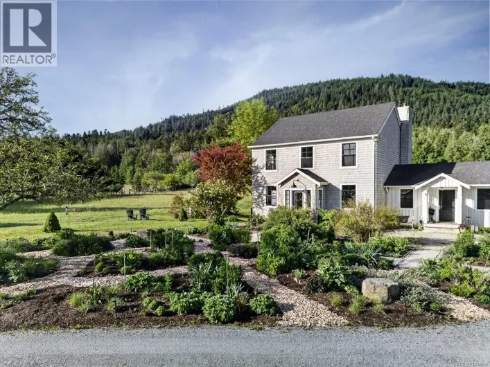 2454 Fulford-Ganges Rd, Salt Spring
