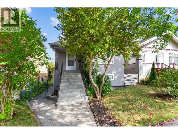 2461 DUNDAS STREET, Vancouver