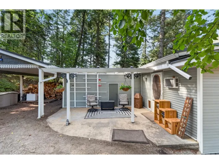 2464 Chase-Falkland Road, Falkland
