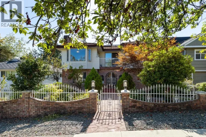 2472 E 12TH AVENUE, Vancouver