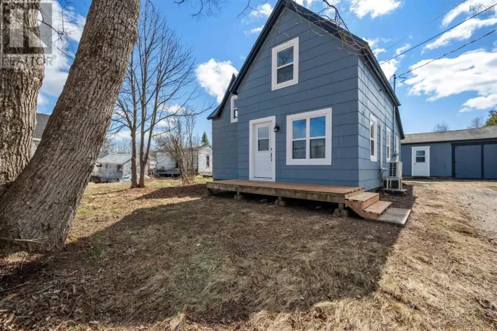 2482 Athol Road, Springhill
