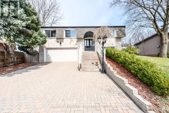 House for sale: 2483 YARMOUTH CRESCENT, Oakville