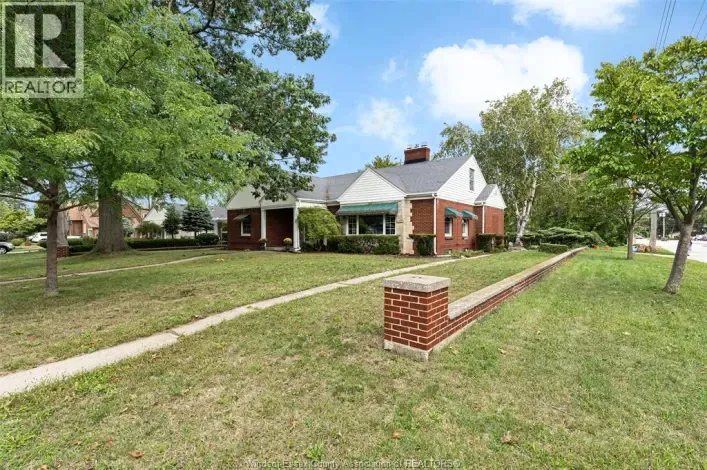 2494 BUCKINGHAM DRIVE, Windsor