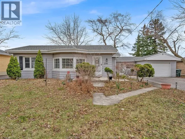 2494 LLOYD GEORGE, Windsor