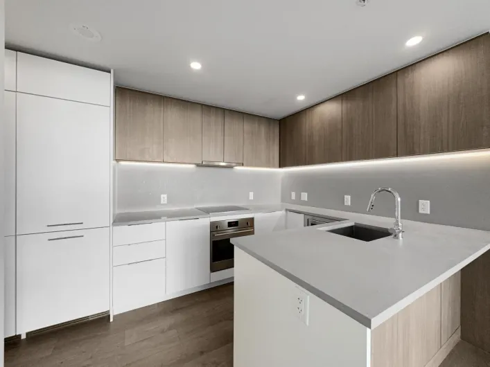 24xx 13318 104 AVENUE, Surrey