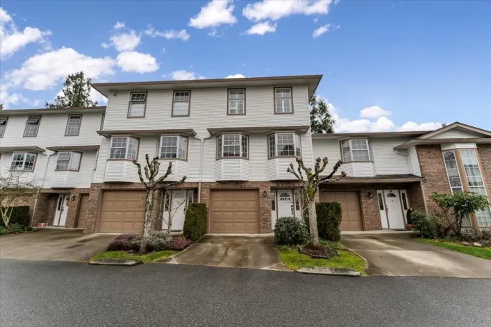 25 10045 154 STREET, Surrey