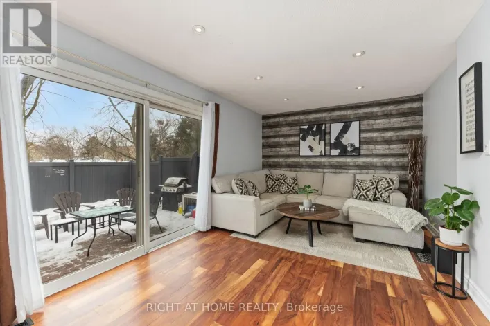 25 - 120 FALCONER DRIVE, Mississauga