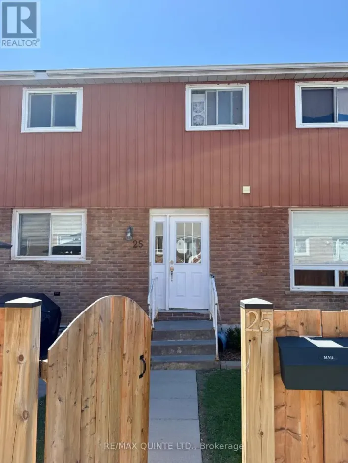 25 - 17 TRACEY PARK DRIVE, Belleville