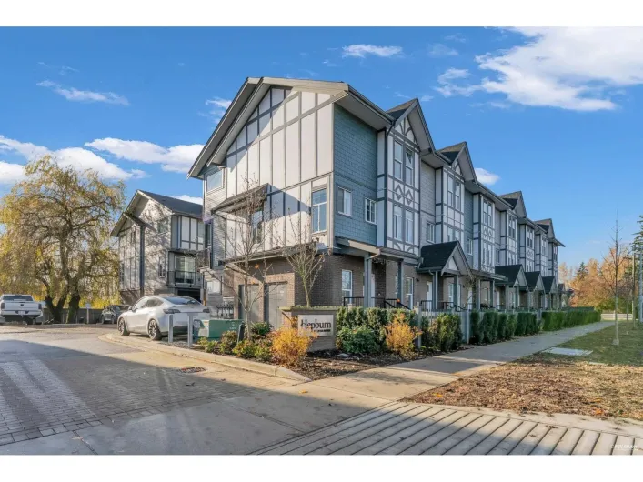 25 17528 60 AVENUE, Surrey