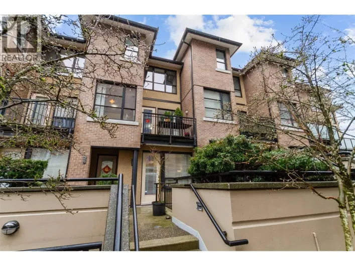 25 1863 WESBROOK MALL, Vancouver