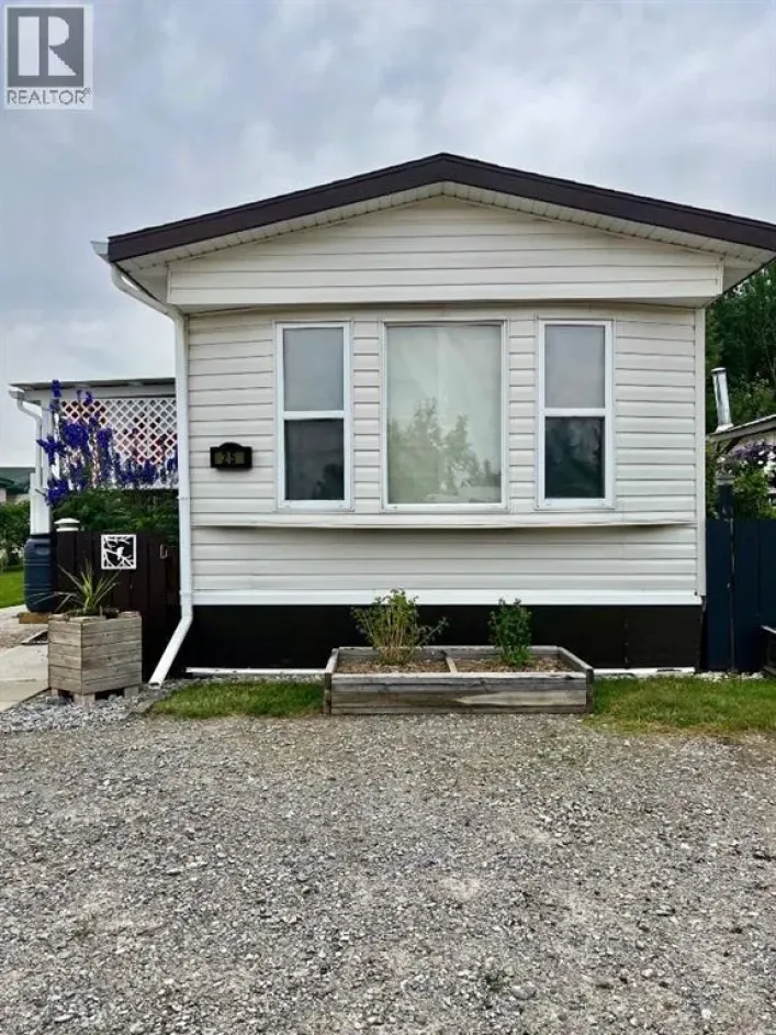 25, 5235 50 Street, Caroline