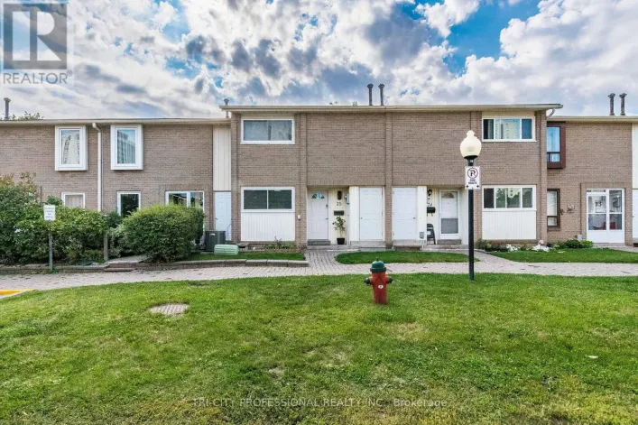 Row / Townhouse for sale: 25 CRAIGLEIGH CRESCENT, Brampton