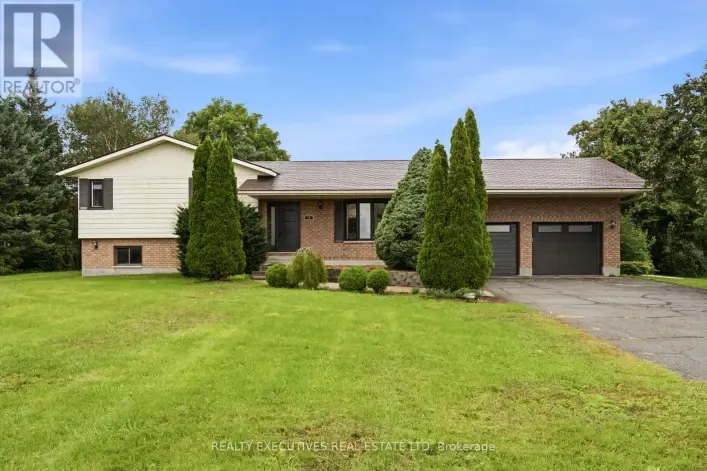 House for sale: 25 CRYSLER STATION ROAD, North Stormont